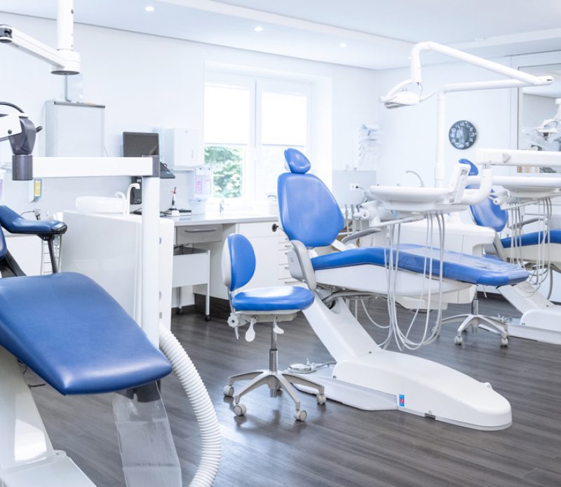 Kieferorthopäde Wittmund: Behandlungszimmer für Zahnspangen